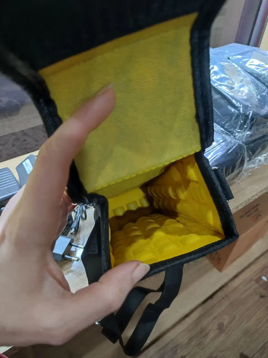 کیف کارتخوان|فروشگاه و مغازه|رشت, استادسرا|دیوار