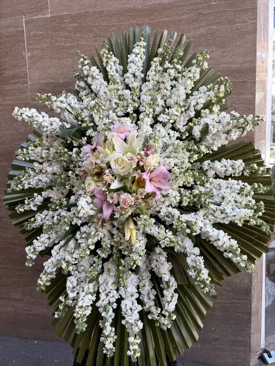 تاج گل درباری تاج گل یک طبقه و دو طبقه ترحیمی|گل و گیاه طبیعی|تهران, پونک|دیوار