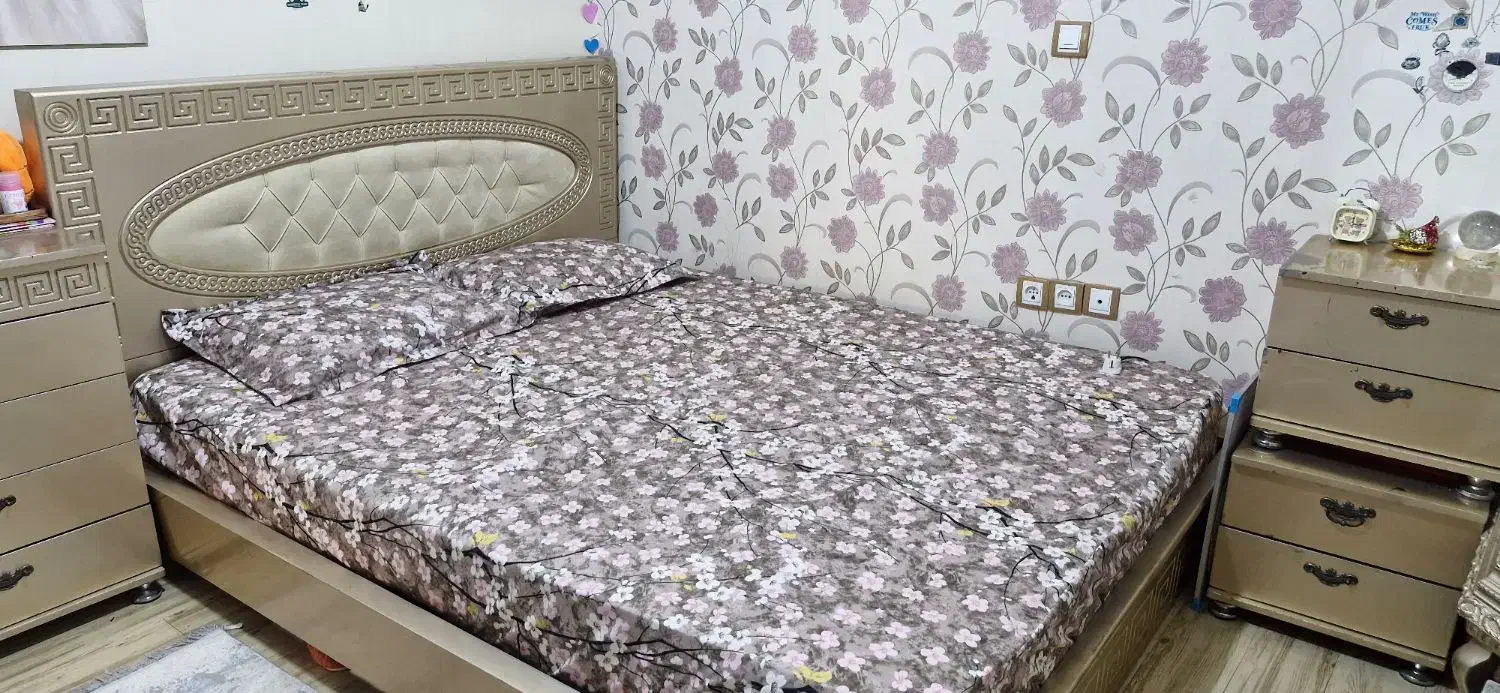 تخت دونفره به همراه پاتختی و دراور|تخت و سرویس خواب|ماهدشت, |دیوار