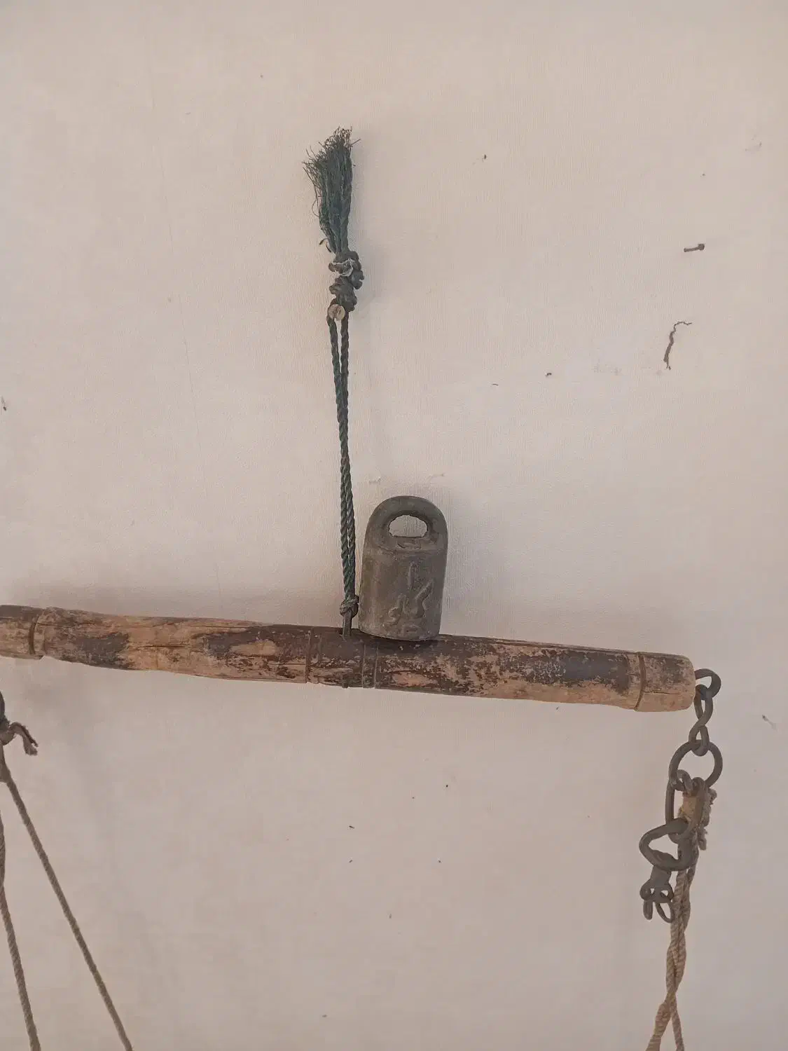 ترازوی قدیمی قدیمی|کلکسیون اشیاء عتیقه|قم, دانش|دیوار