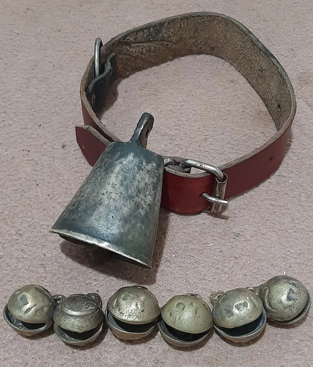 زنگوله برنجی قدمی|کلکسیون اشیاء عتیقه|مشهد, توس (بلوار توس)|دیوار