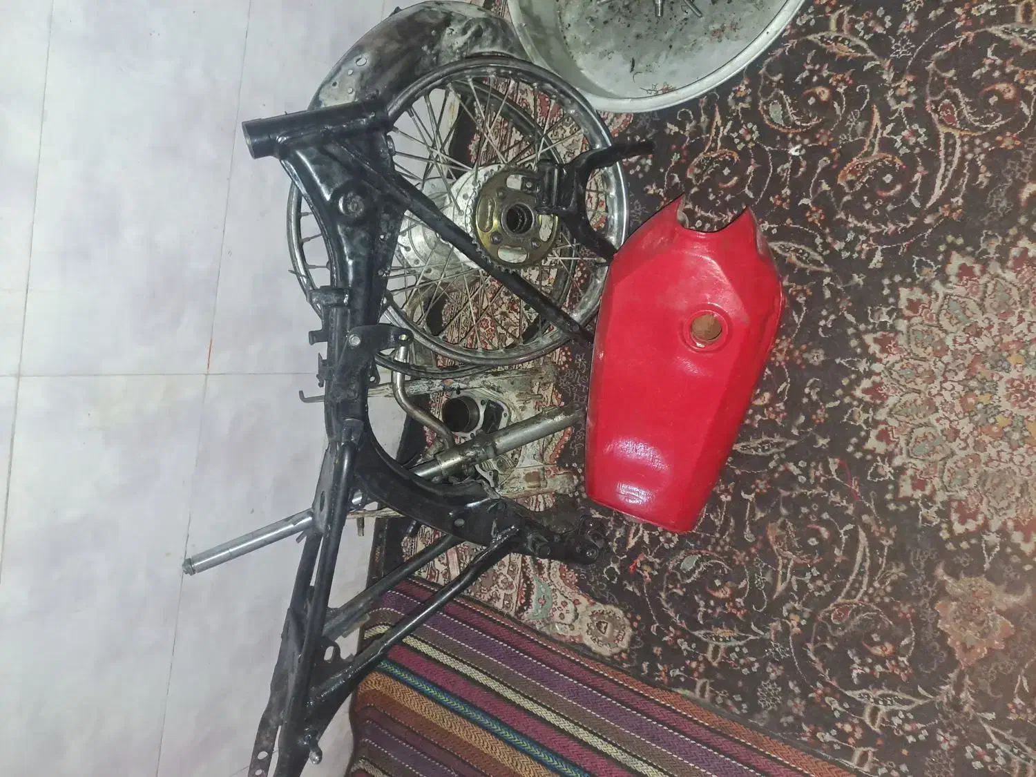 یک موتورهندا|موتورسیکلت|بمپور, |دیوار