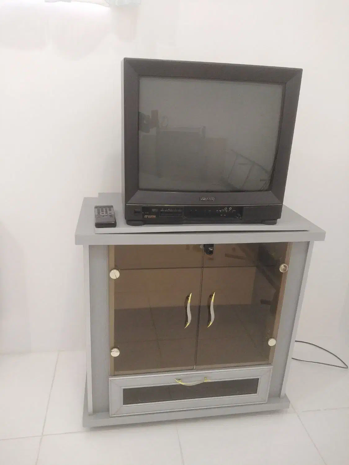 تلویزیون ناسیونال اصل ژاپن و میز ام دی اف|تلویزیون و پروژکتور|فرخشهر, |دیوار