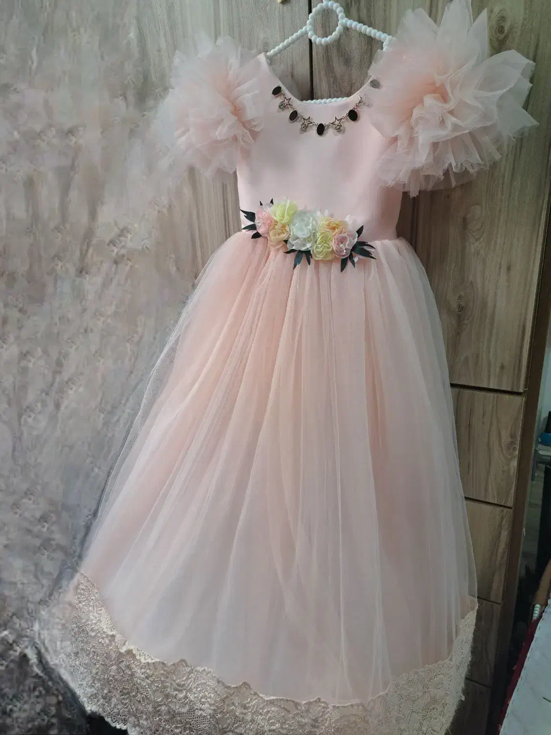 لباس عروس|لباس|اندیشه, اندیشه فاز ۱|دیوار