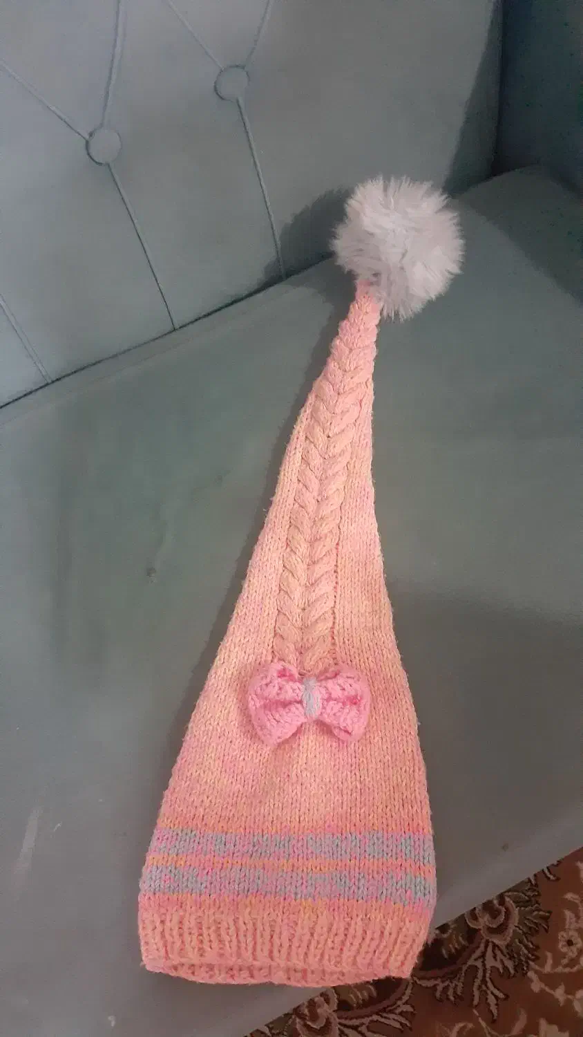 کلاه و شال گردن|لباس|ری, علایین|دیوار