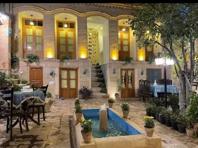 اقامتگاه فعال با تجهیزات|فروش خانه و ویلا|شیراز, لب آب|دیوار