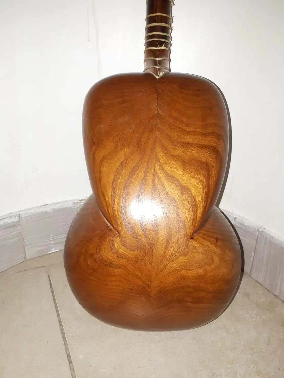 تار قدیمی|سازهای سنتی|نسیم‌شهر, |دیوار