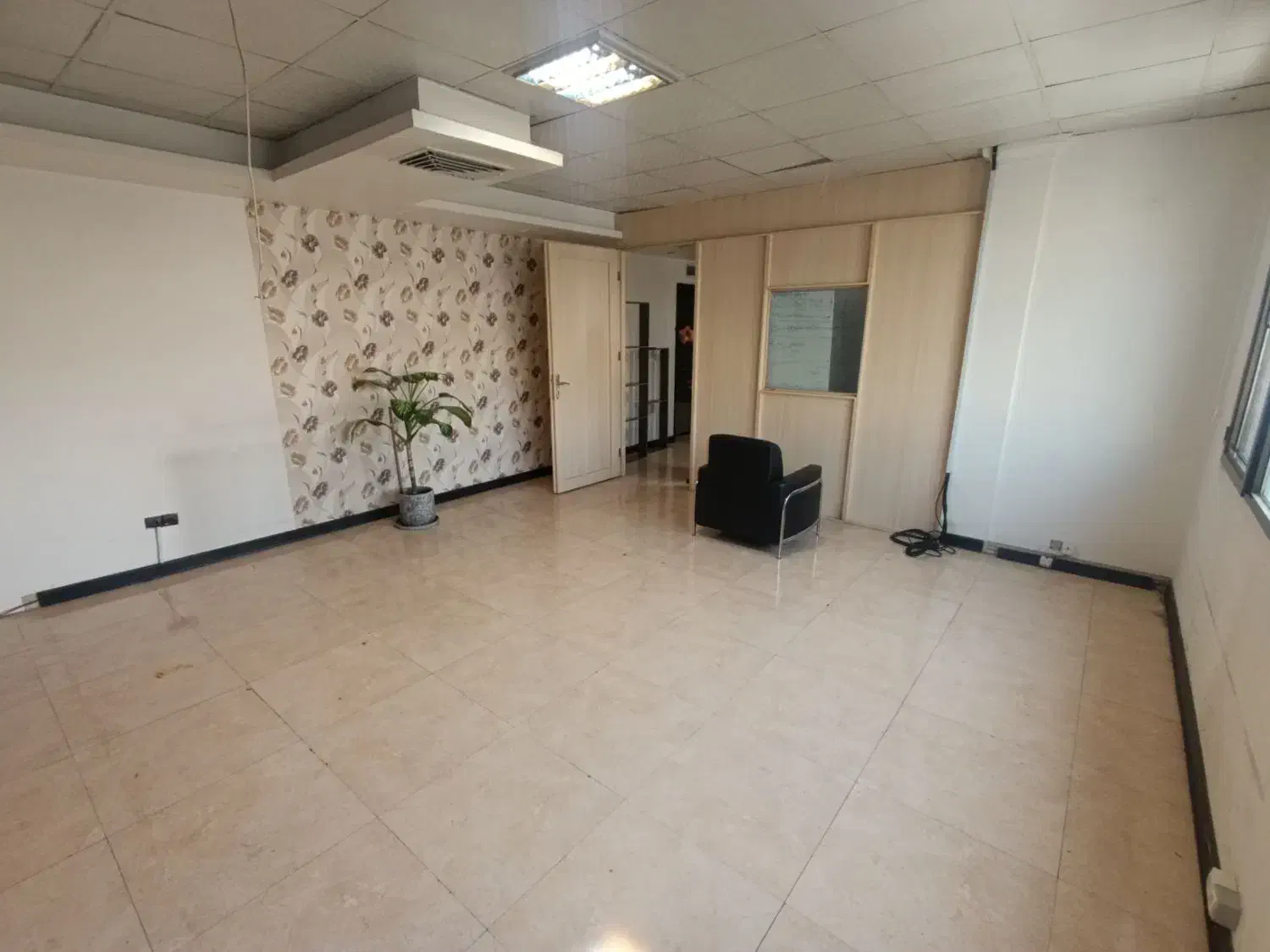 سند اداری ۹۰ متری ۱ خواب فول عکس واقعی تابلو خور|اجارهٔ دفتر کار، اتاق اداری، مطب|تهران, شهرک آزمایش|دیوار