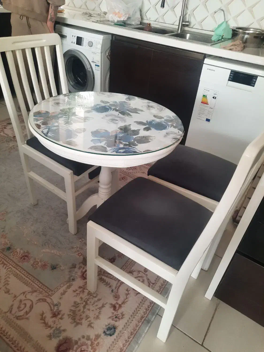 میز گرد با ۳ عدد صندلی|میز و صندلی غذاخوری|پردیس, فاز ۸|دیوار