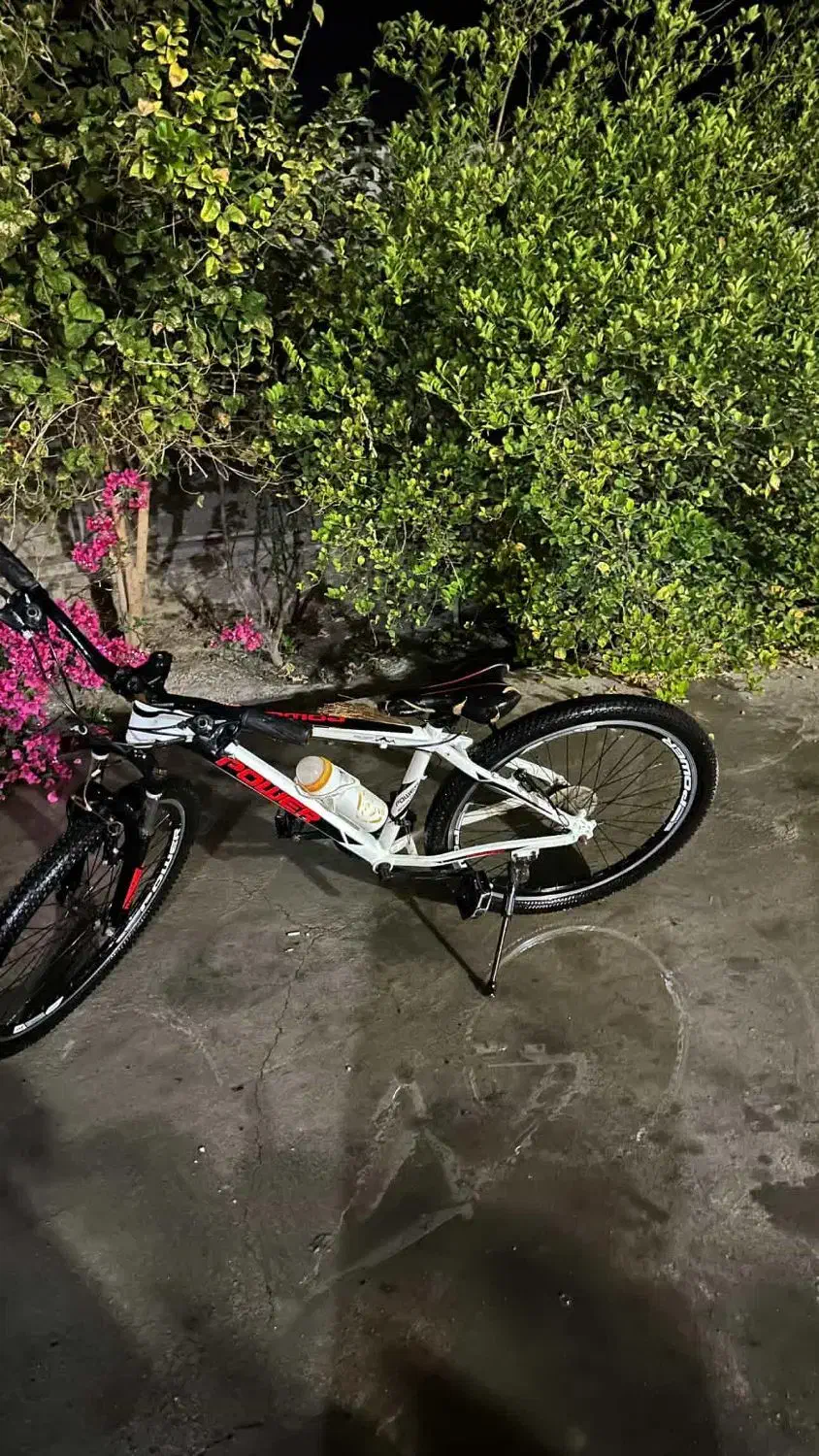 دوچرخه|دوچرخه، اسکیت، اسکوتر|خمیر, |دیوار