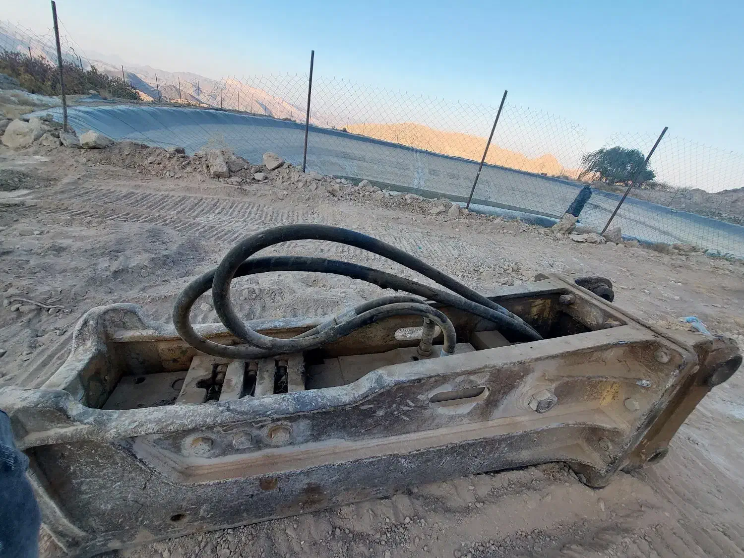 پیکور ، چکش هیدرولیک  سوسان ۸۱ اصل کره|ماشین‌آلات صنعتی|اسلام‌شهر, ملک‌آباد|دیوار