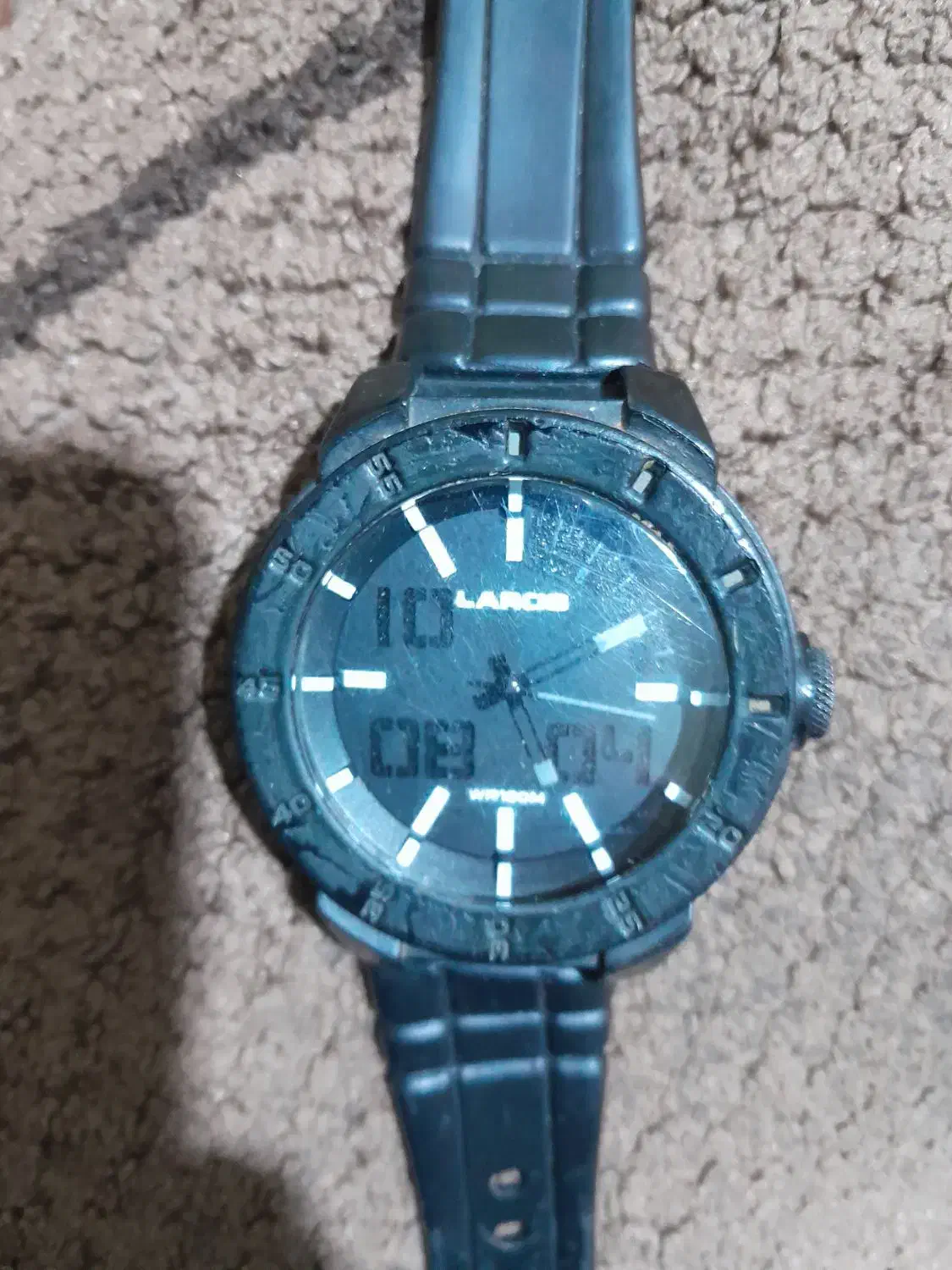 ساعت لاروس|ساعت|نجفآباد, گلدشت|دیوار