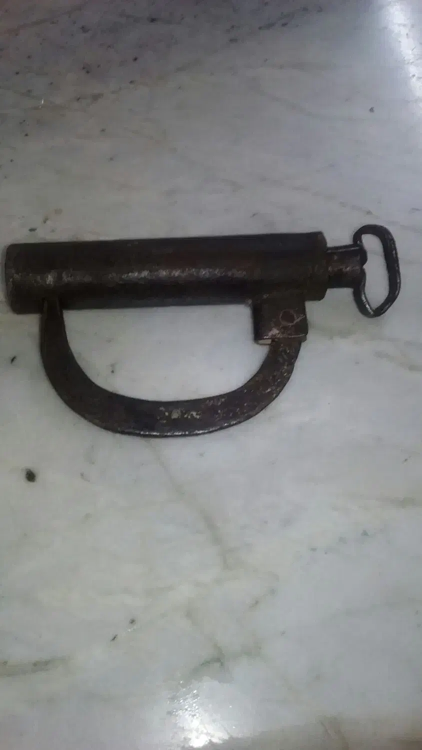 قفل کلید عتیقه|کلکسیون اشیاء عتیقه|زنجان, |دیوار