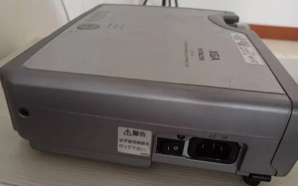 فروش یک عدد ویدیو پرژوکتور هیتاچی اصل|تلویزیون و پروژکتور|رودهن, |دیوار