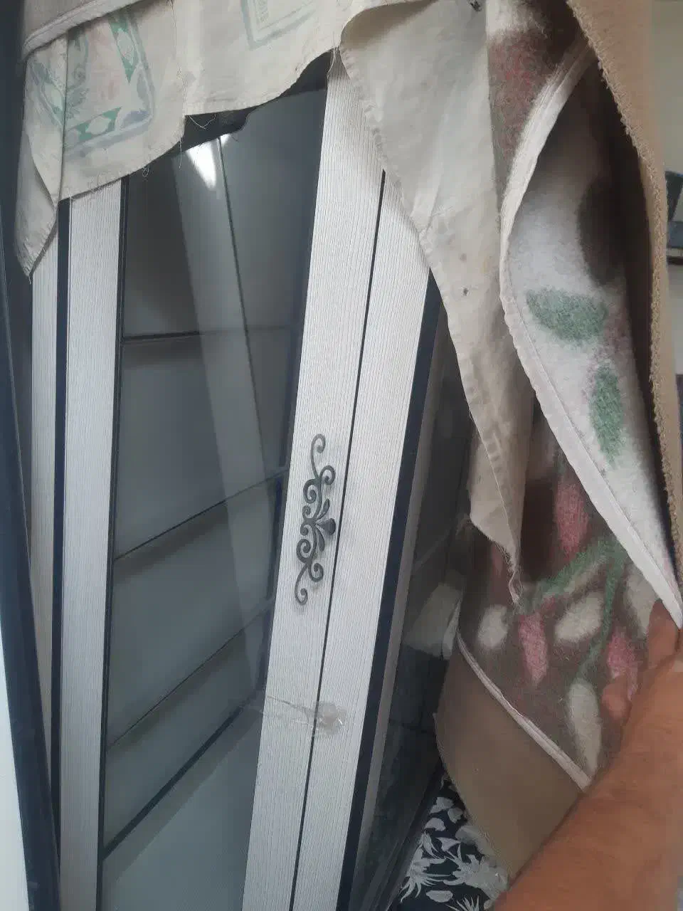 بوفه و جاکفشی سفید|بوفه، ویترین، کنسول|طبس, |دیوار