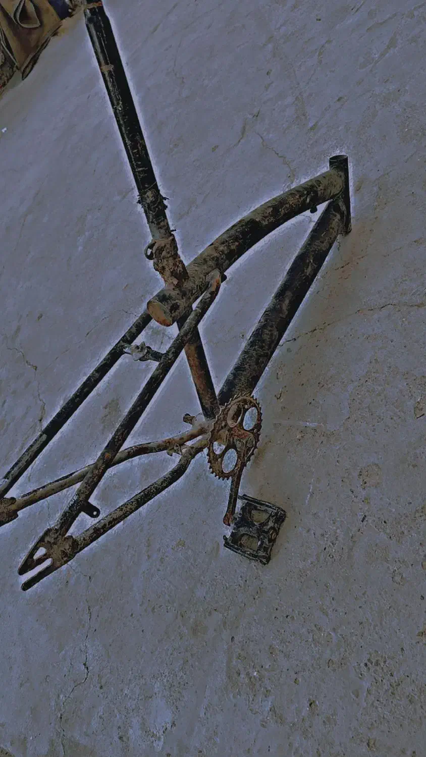 تنه دوچرخه همراه با بعضی وسایل|دوچرخه، اسکیت، اسکوتر|سراوان, |دیوار