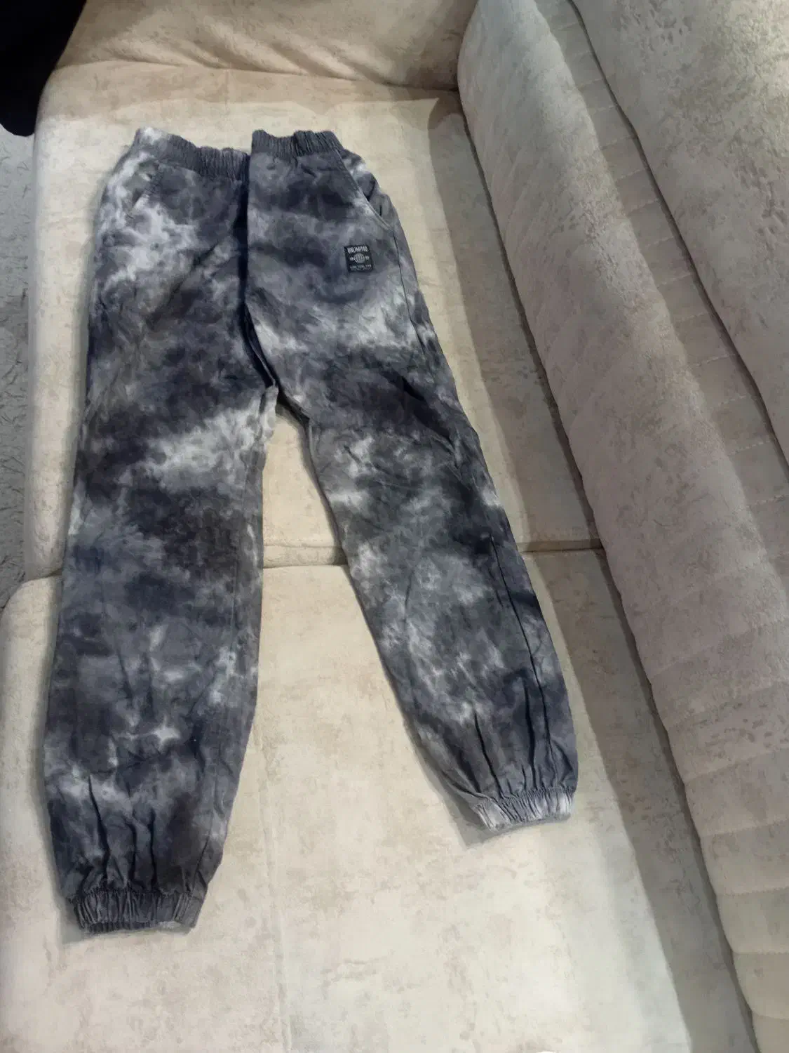 پوشاک|لباس|آمل, |دیوار