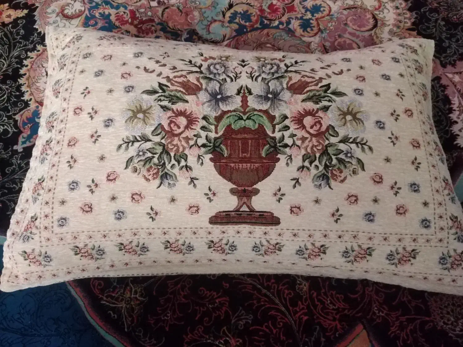 روبالشتی لوله‌ای و چهار گوش|رختخواب، بالش، پتو|قرچک, باقرآباد|دیوار