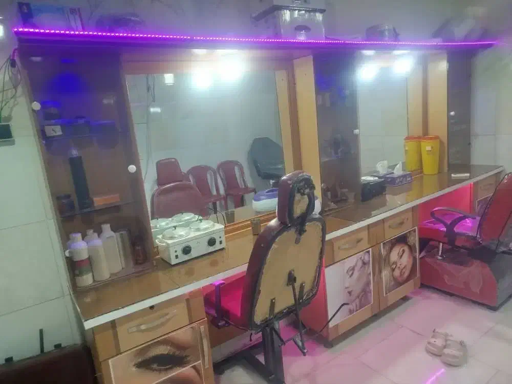 لوازم آرایشگاه زنانه|آرایشگاه و سالنهای زیبایی|سراوان, |دیوار