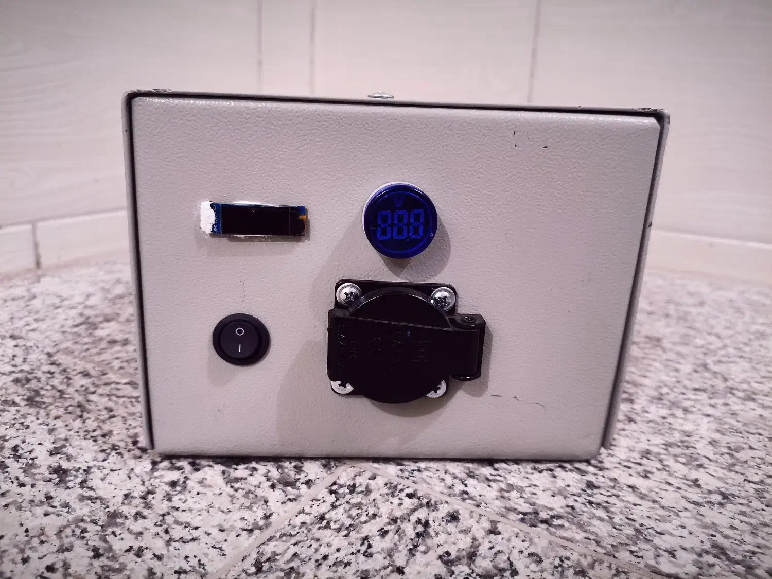 اینورتر 12 به 220 ولت سینوسی 3000 وات واقعی|سایر لوازم برقی|اصفهان, سلطانآباد|دیوار