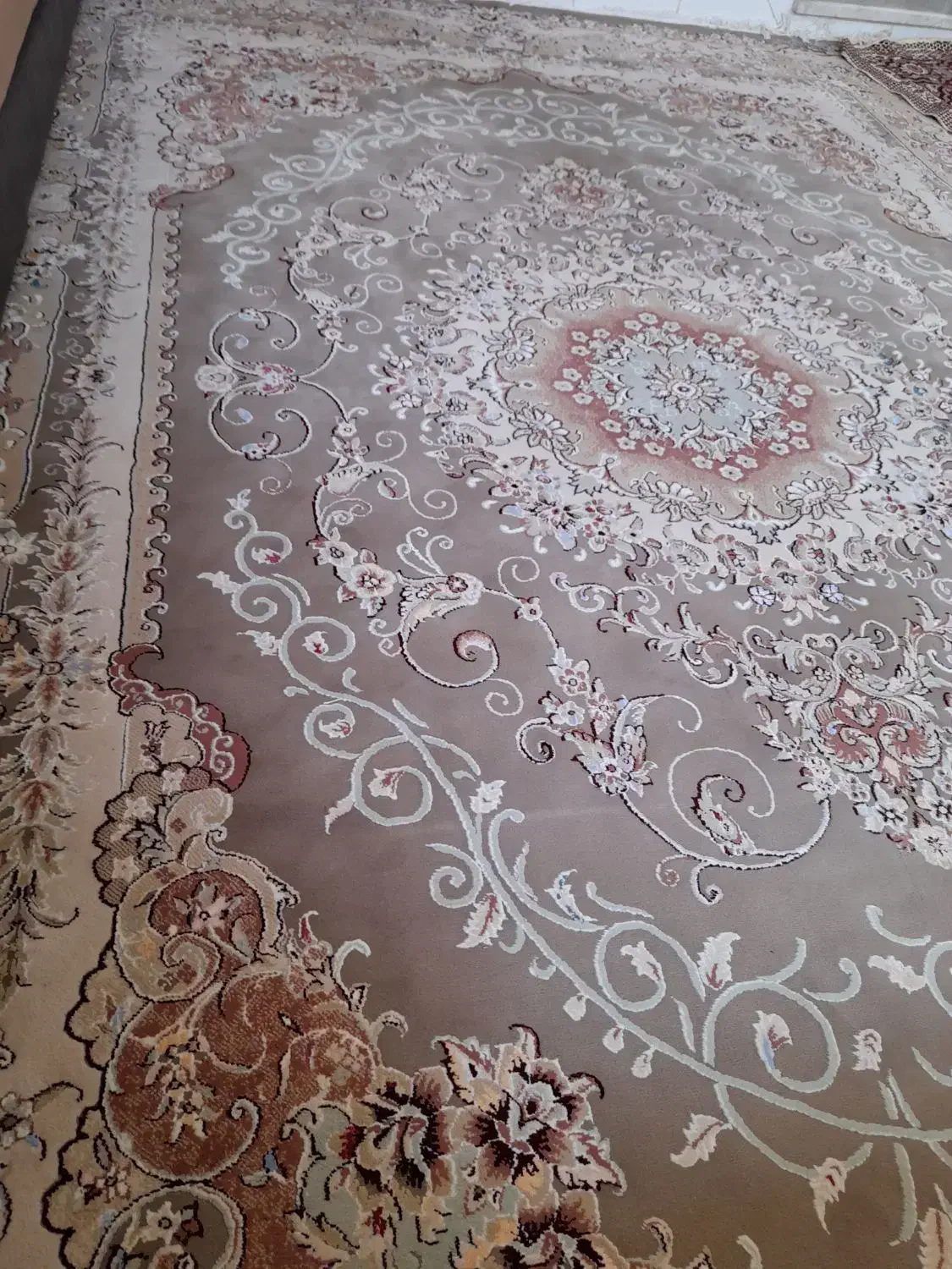 ۳ تخته فرش ۹متری موجود در مامونیه|فرش|زرندیه, |دیوار