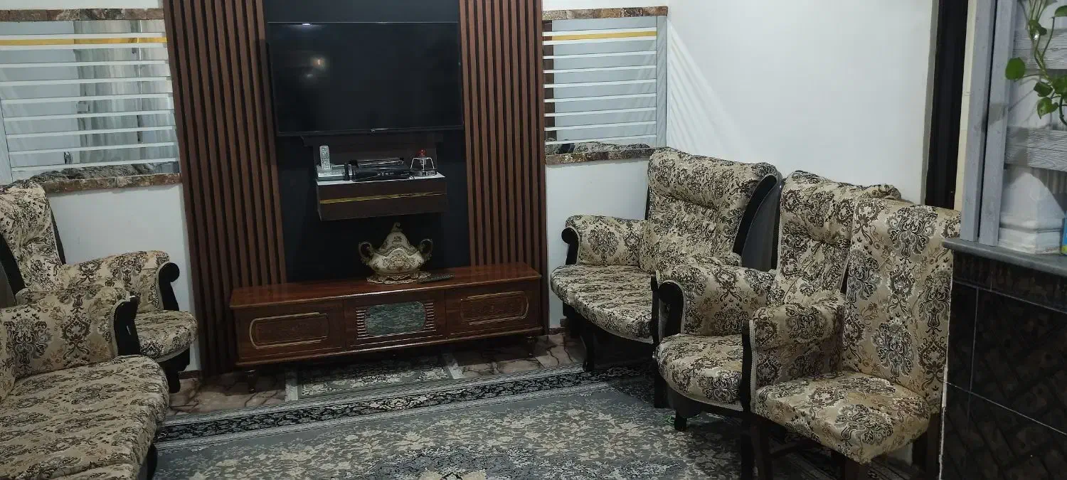 مبل نه نفره  کارکرده تمیز سالم پارچه یزد کلاف محکم|مبلمان خانگی و میز عسلی|نظرآباد, رسالت|دیوار