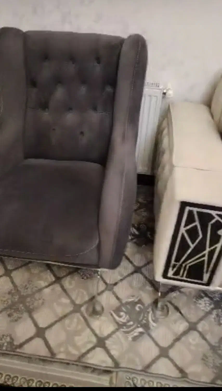 مبل راحتی بسیار شیک زیبا طوسی و کرم تخت شو ۴۵ملیون|مبلمان خانگی و میز عسلی|پاکدشت, پاکدشت (مامازند)|دیوار