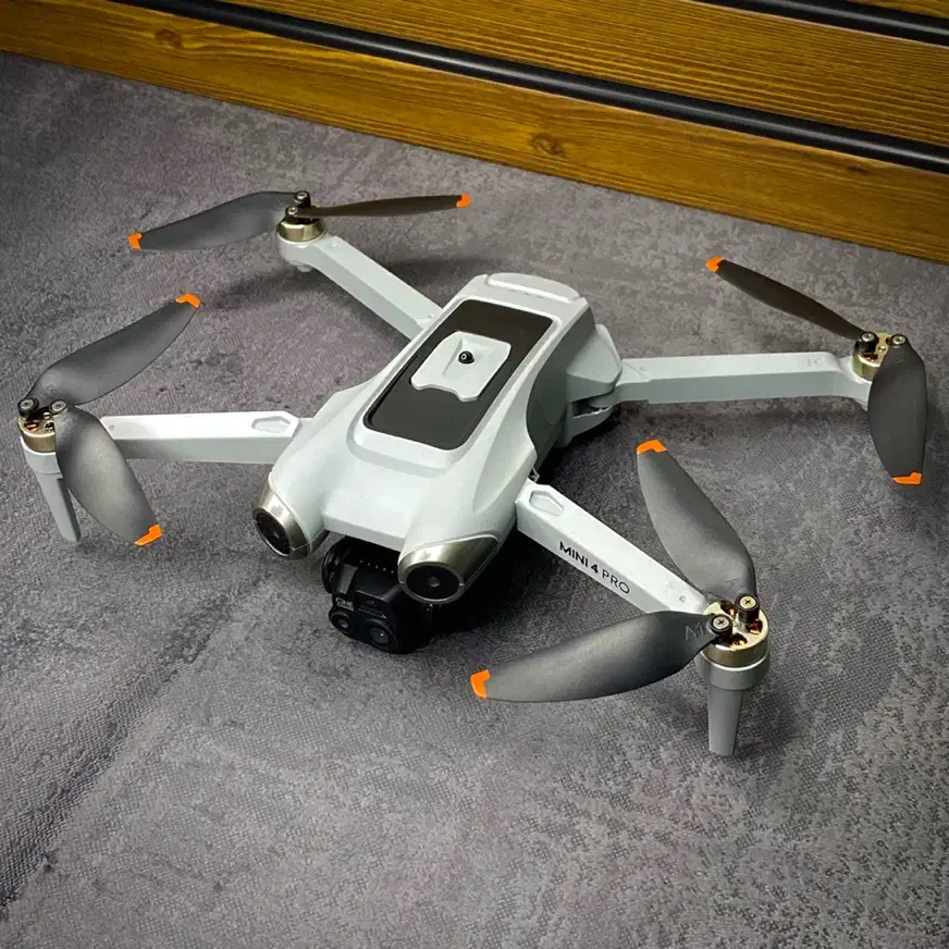 کوادکوپتر V600 دوباتری سنسور برقی گیمبال دار|اسباببازی|شیراز, ارم|دیوار