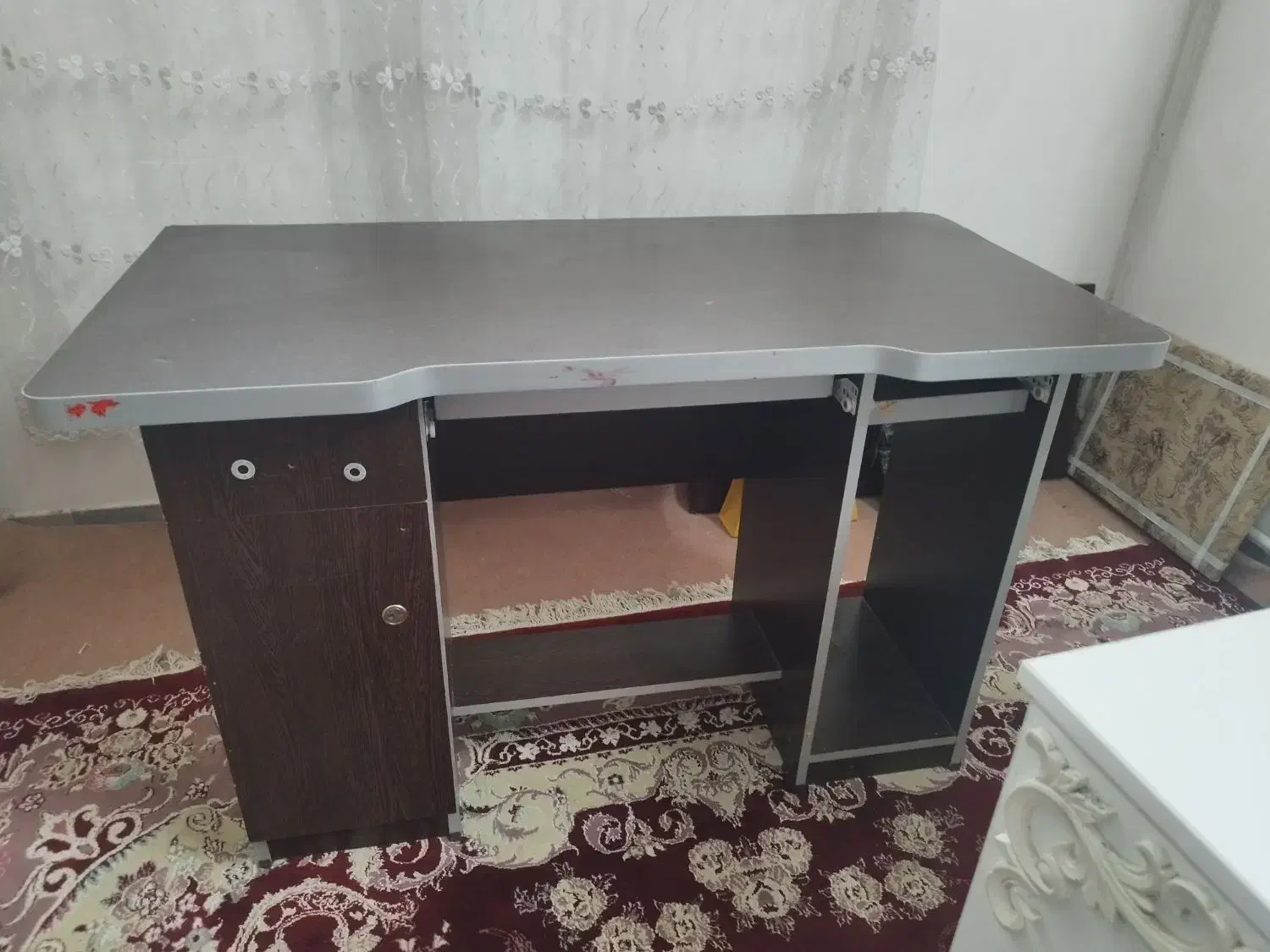 میز کامپیوتر فقط و فقط 400هزار|میز تحریر و کامپیوتر|ساوه, |دیوار