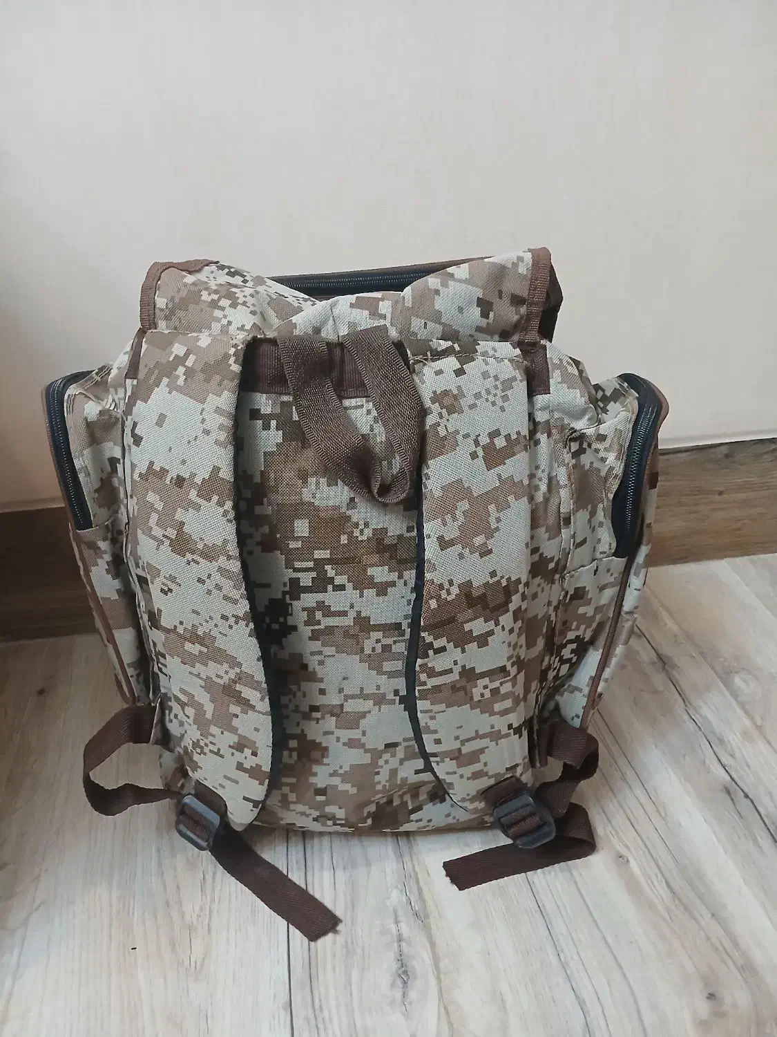 کیف کوله ارتشی|کیف، کفش، کمربند|شیراز, شاه قلی بیگی|دیوار