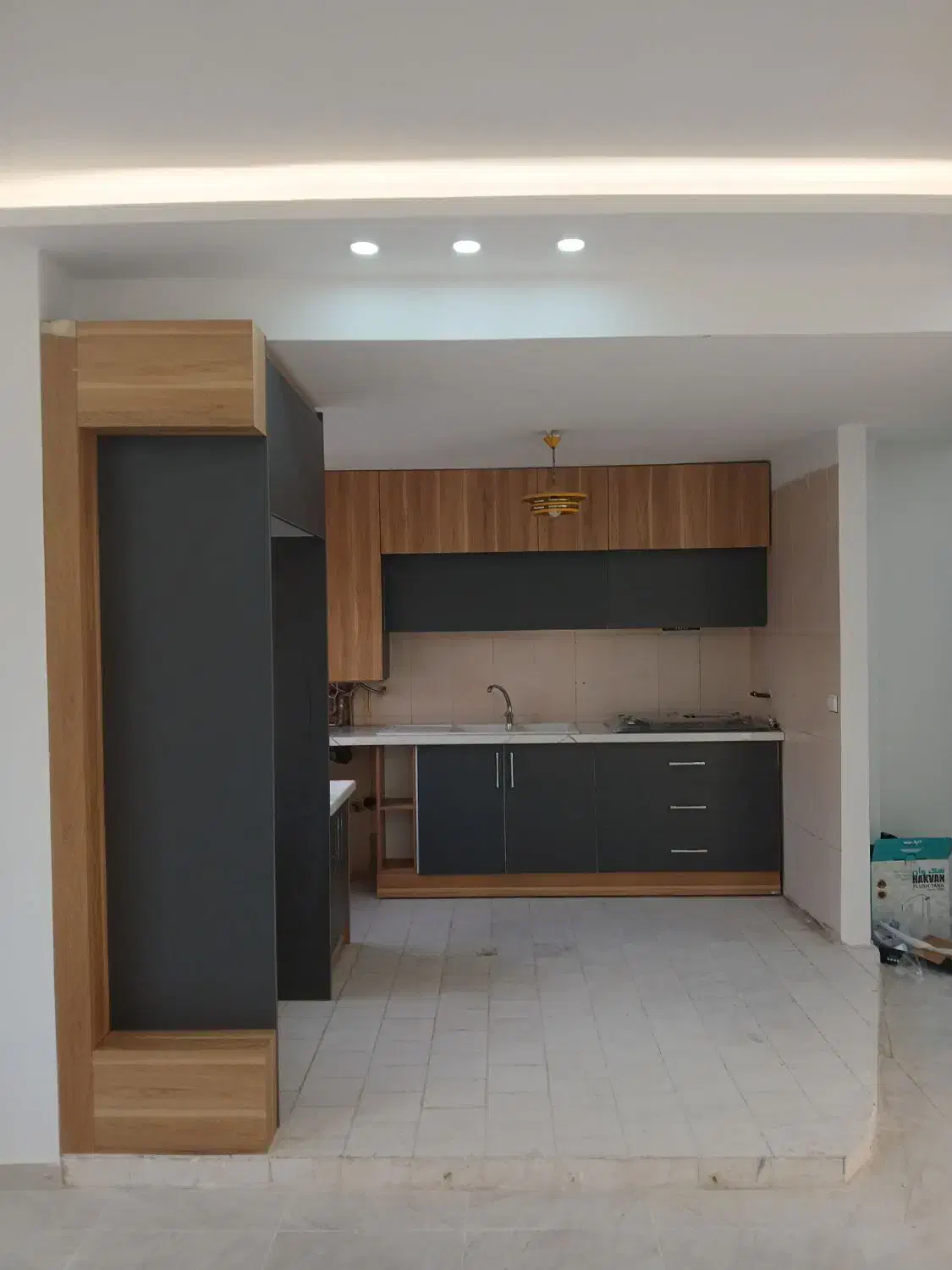 ابریشم۹۰متری/ چسب مرکز خرید پانیسان(املاک سهیل)|فروش آپارتمان|چهارباغ, |دیوار