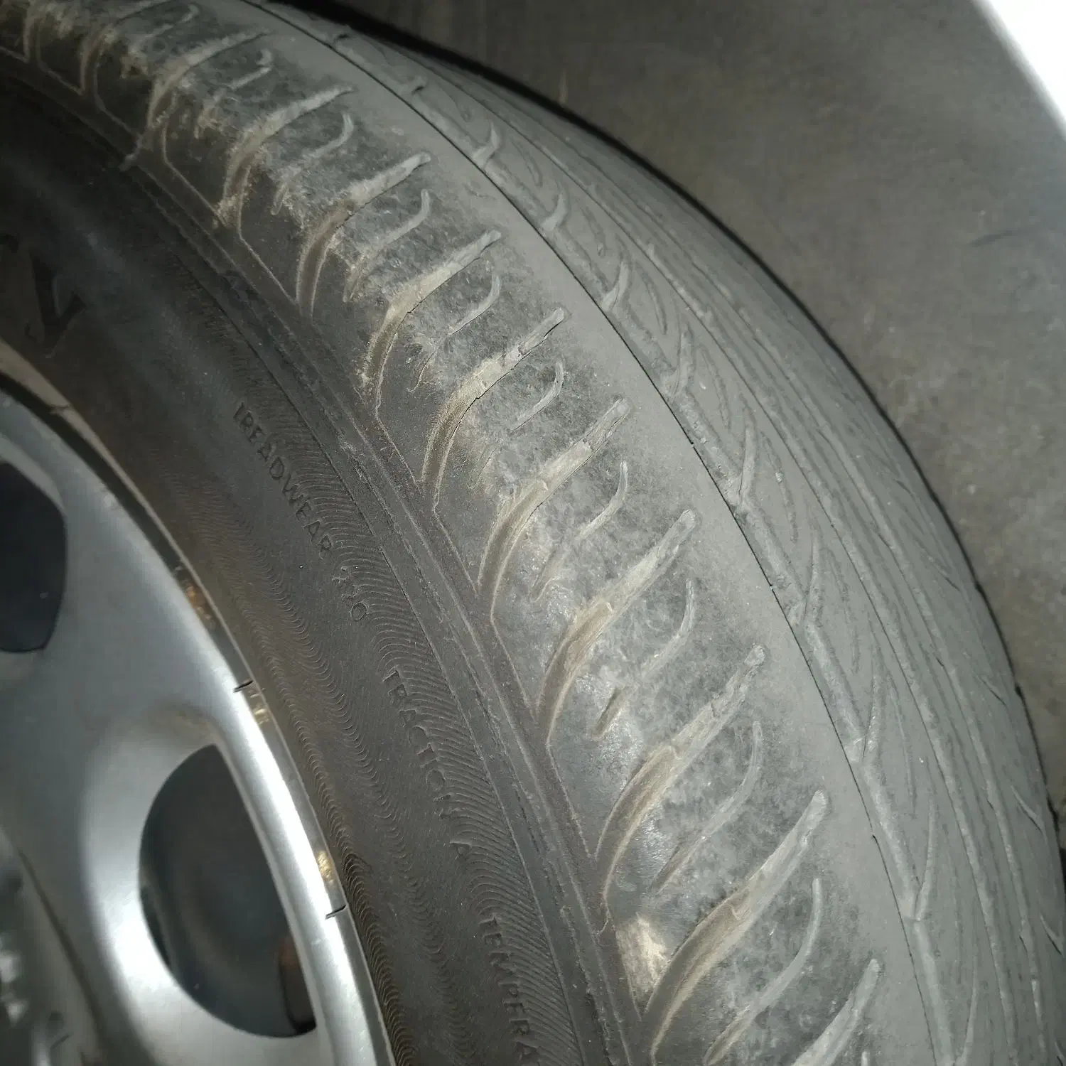 لاستیک ۲۱۵ سالم(شخصی) ۲۰۲۳|قطعات یدکی و لوازم جانبی|کرج, ساسانی (قلمستان)|دیوار