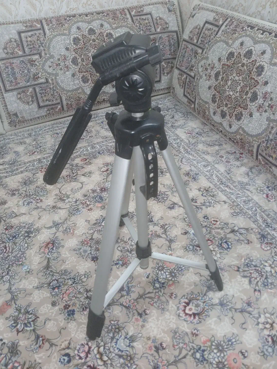 فروش سه پایه دوربین عکاسی وفیلمبردای|دوربین عکاسی و فیلم‌برداری|آمل, |دیوار