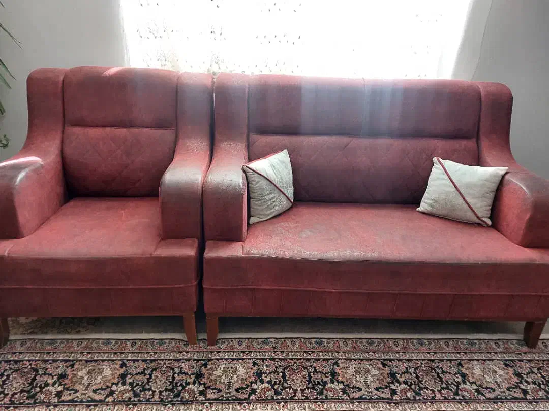 مبل ۷ نفر چرم کامل سالم|مبلمان خانگی و میز عسلی|هشتگرد, فاز ۲ مهستان|دیوار