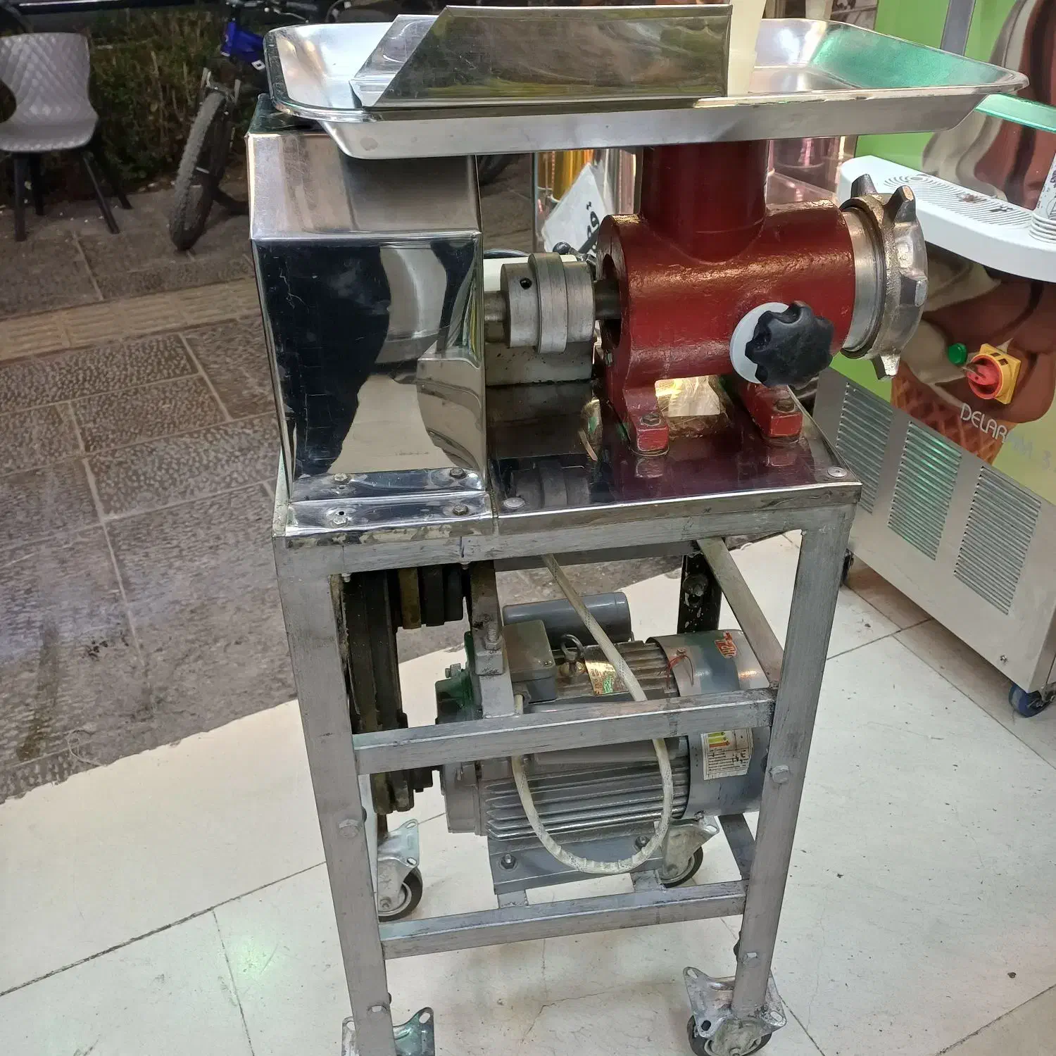 چرخ گوشت(صنعتی۳۲)|خردکن، آسیاب، غذاساز|اصفهان, نقش جهان|دیوار