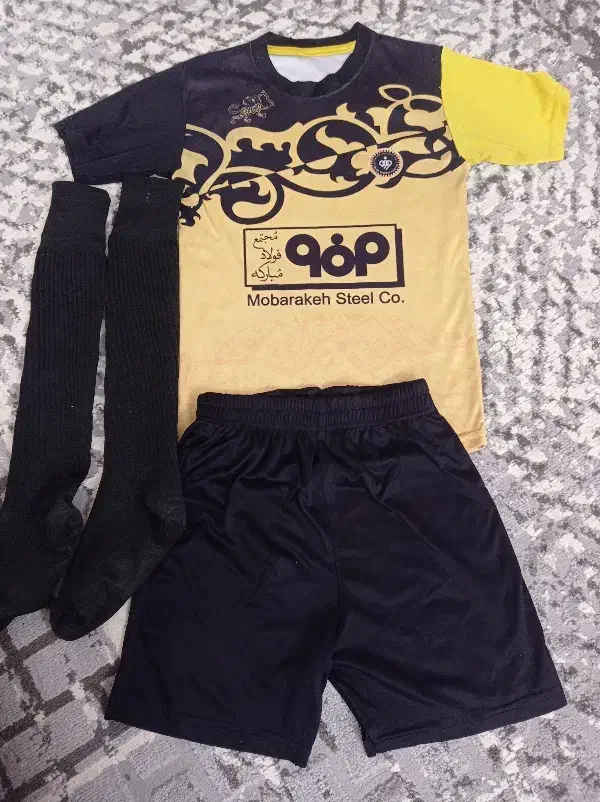 فوتبالی|کفش و لباس بچه|تربت‌حیدریه, قائم|دیوار