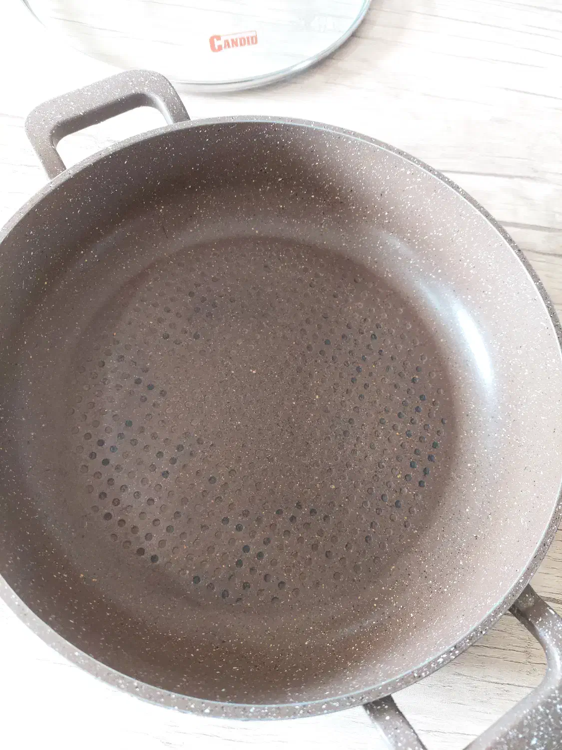 تابه گرانیتی بزرگ کاندید|ظروف پخت‌وپز|بابل, |دیوار