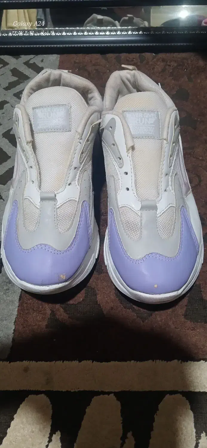 کفش و کتونی|کیف، کفش، کمربند|پرند, فاز ۲|دیوار