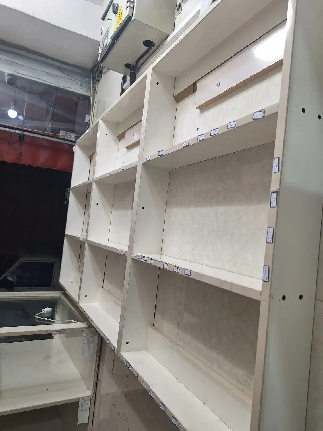 ویترین و استند دیواری چراغ ال ای دار|فروشگاه و مغازه|تهران, والفجر (افسریه)|دیوار