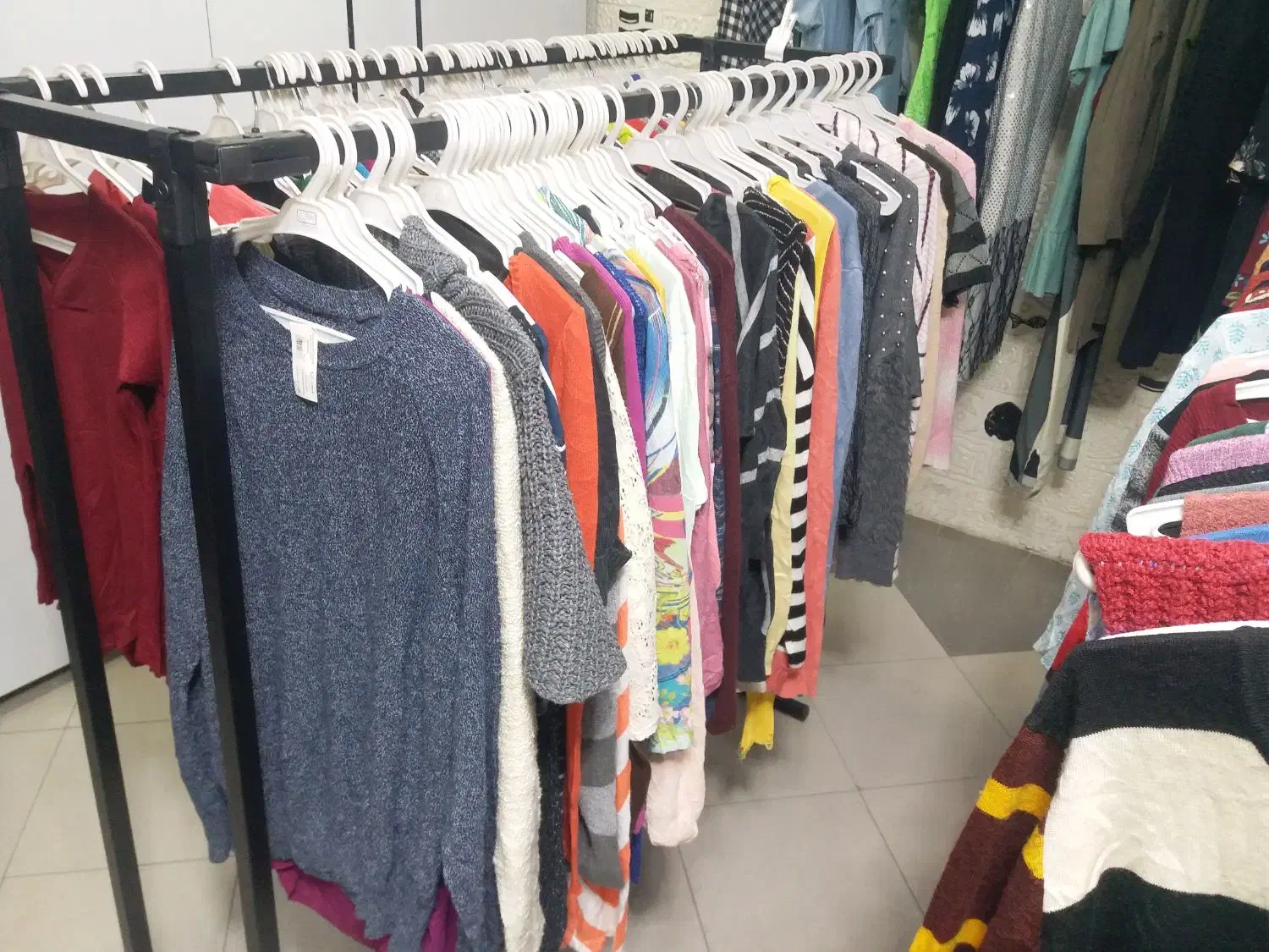 عمده پوشاک استوک. به دلیل تغیر شغل زیر قیمت|لباس|مهاباد (آذربایجان غربی), |دیوار