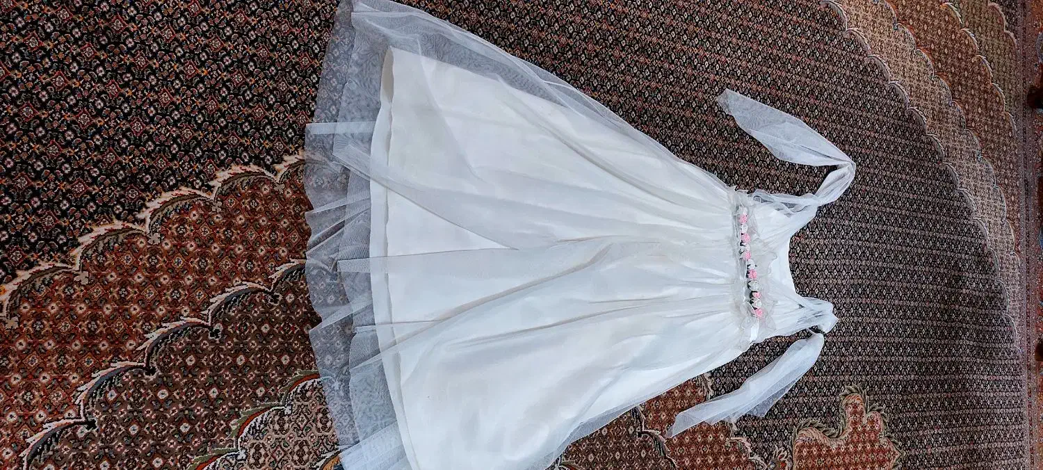 لباس دخترانه وبشقاب دیوارکوب|لباس|شیراز, شهرک پرواز|دیوار