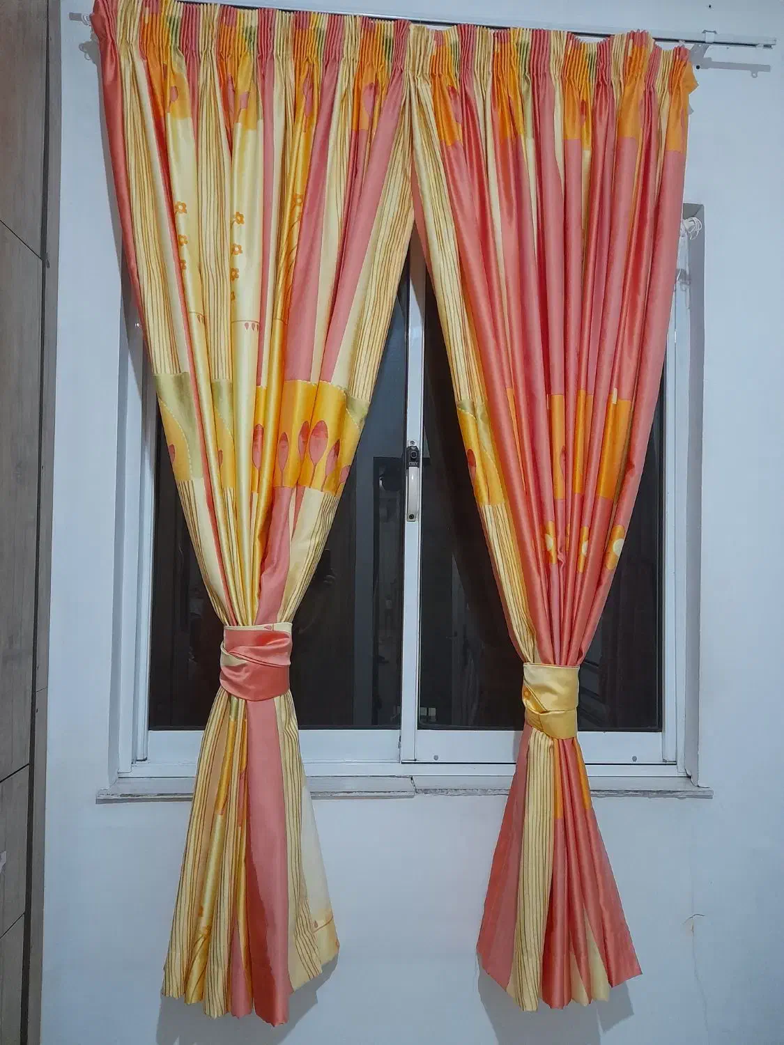 پرده در حد نو با میله پرده|پرده، رانر، رومیزی|رشت, کوی عرفان|دیوار