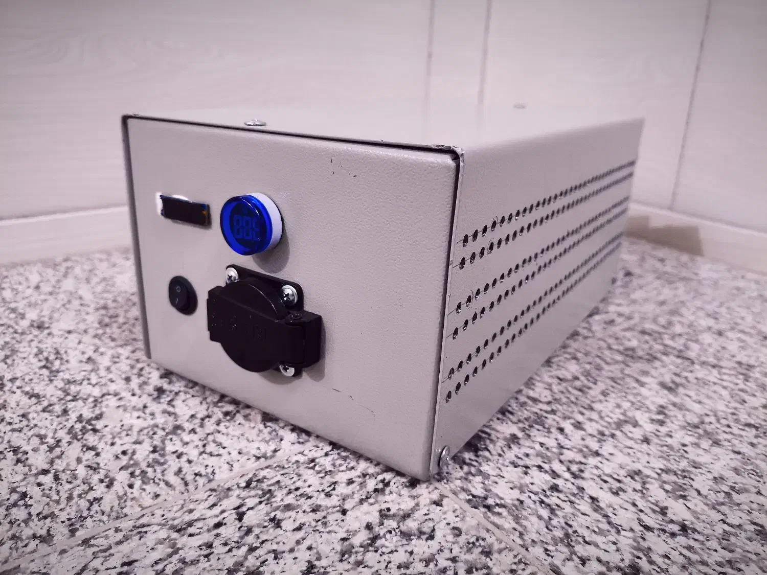 اینورتر 12 به 220 ولت سینوسی 3000 وات واقعی|سایر لوازم برقی|اصفهان, سلطانآباد|دیوار