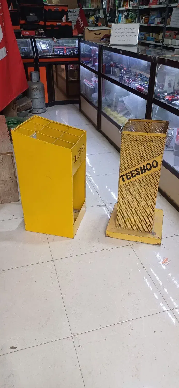 استند فروشگاهی لوازم نظافتی جارو و استند شیرآلات..|فروشگاه و مغازه|کرمانشاه, |دیوار