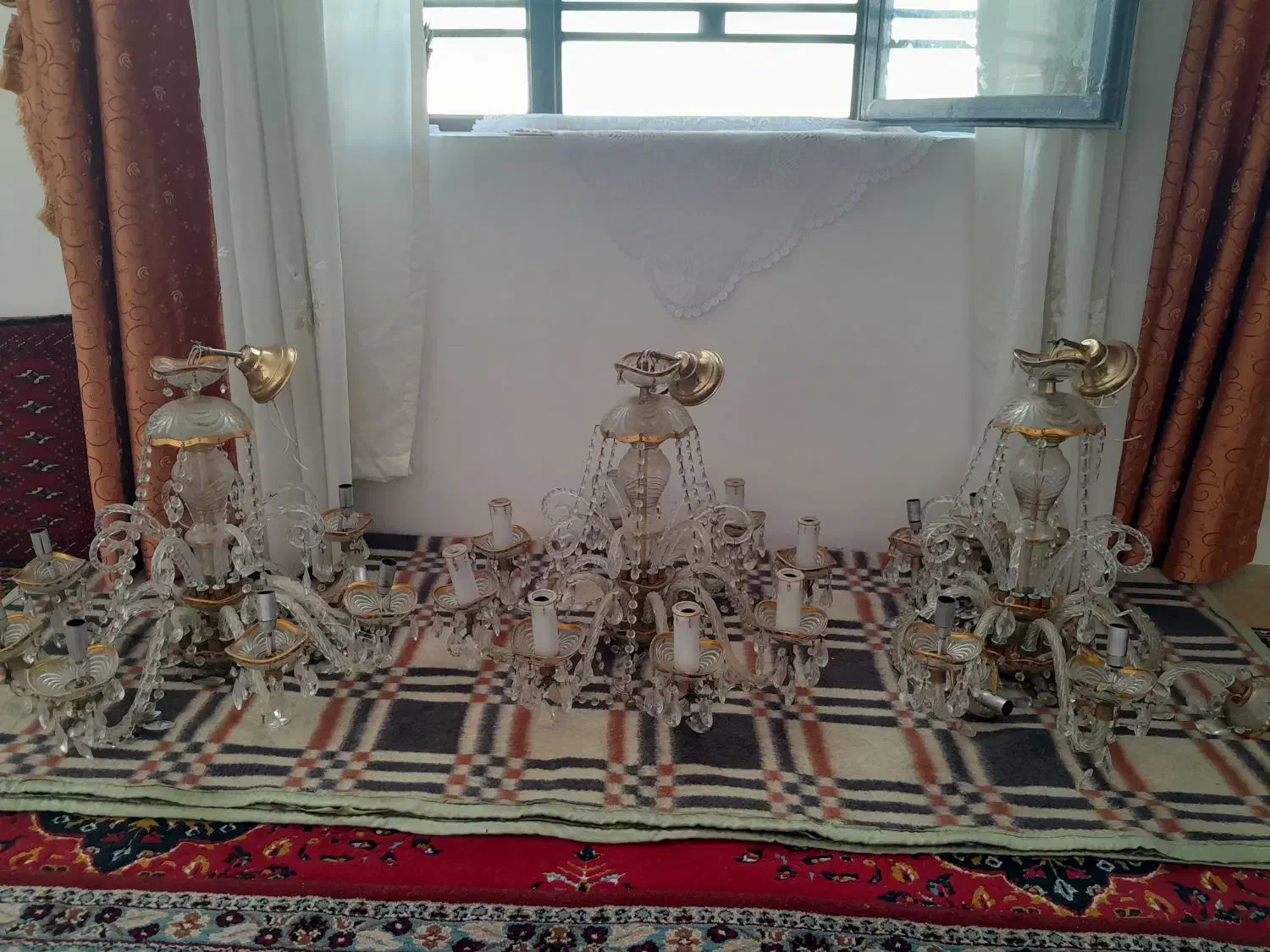 لوستر|لوستر و چراغ آویز|شیراز, شیخ روزبهان|دیوار