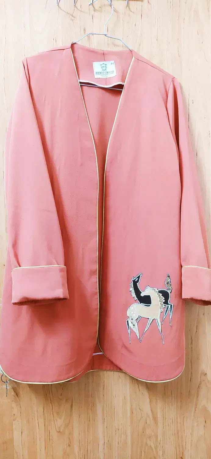 مانتو|لباس|قم, وادی السلام|دیوار