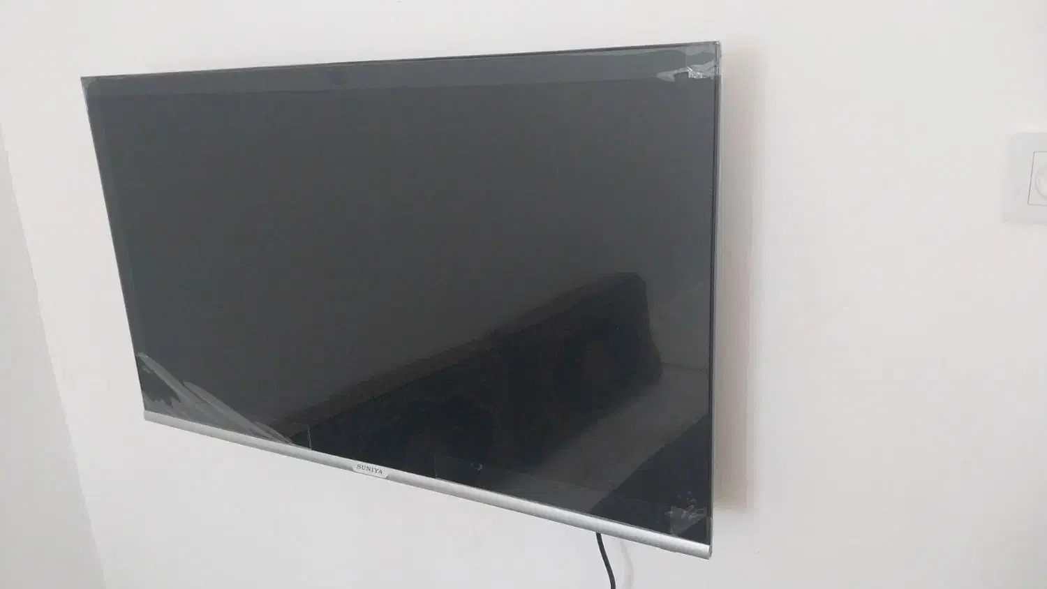 تلویزیون|تلویزیون و پروژکتور|بزینه رود, |دیوار