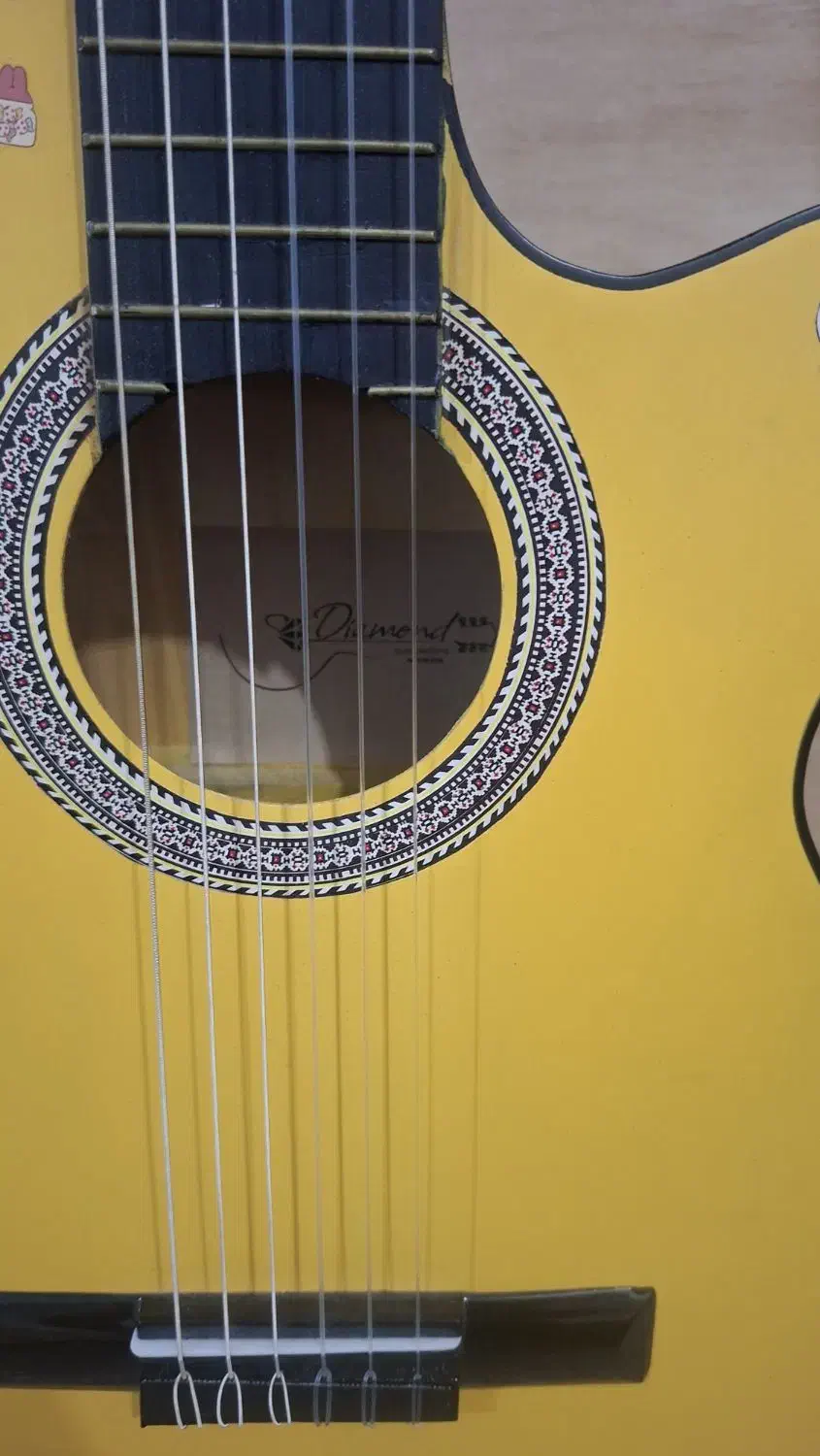 گیتار دیامند در حد نو|گیتار، بیس، امپلیفایر|کبودرآهنگ, |دیوار