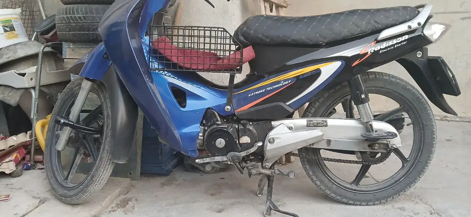 موتور ویو|موتورسیکلت|کوه چنار, |دیوار