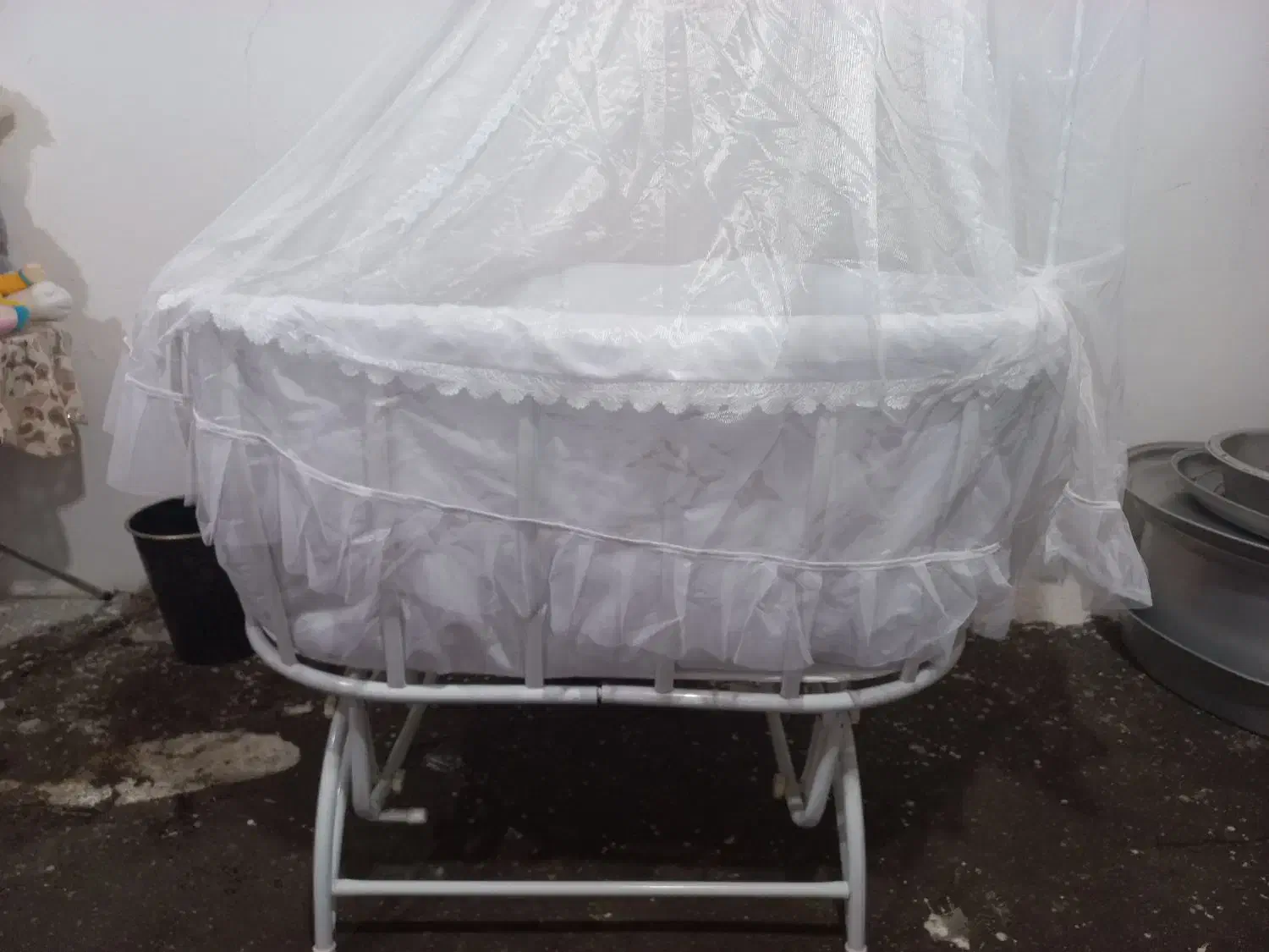 گهواره فلزی|تخت و صندلی بچه|تالش, هشتپر|دیوار